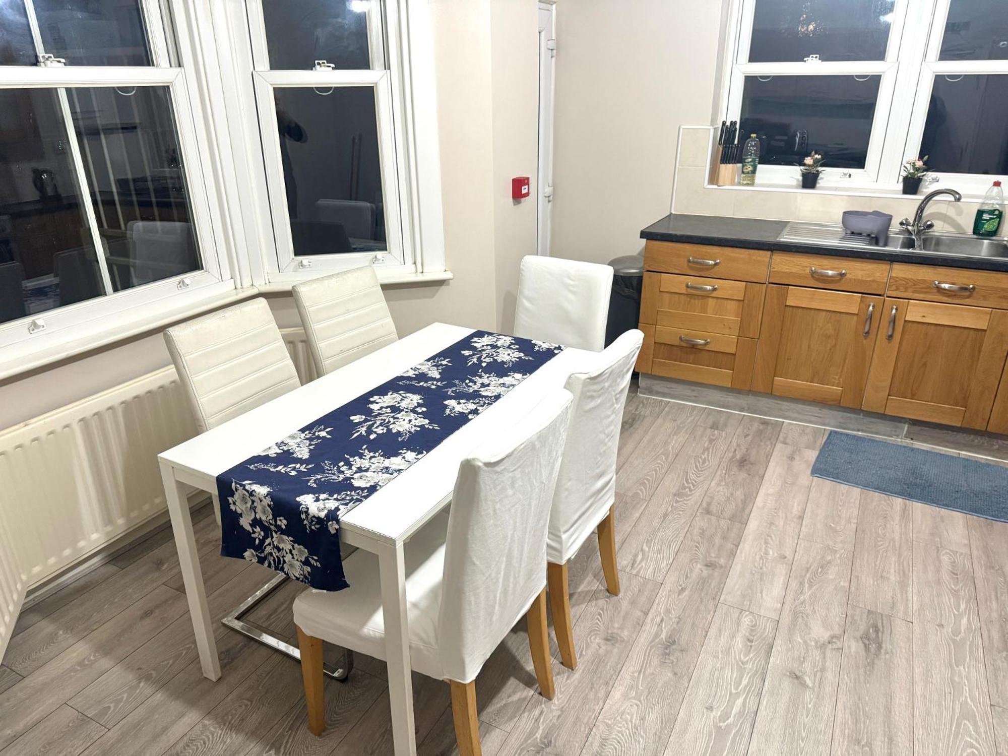 Hospedagem domiciliar Private Bedrooms In Finsbury Park Station *